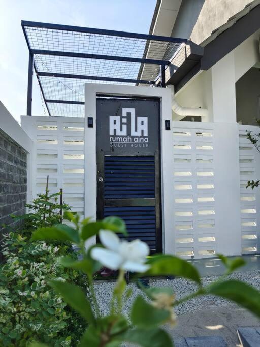 Rumah Aina Homestay Bukit Changgang Private Pool Kampong Melot Exterior foto
