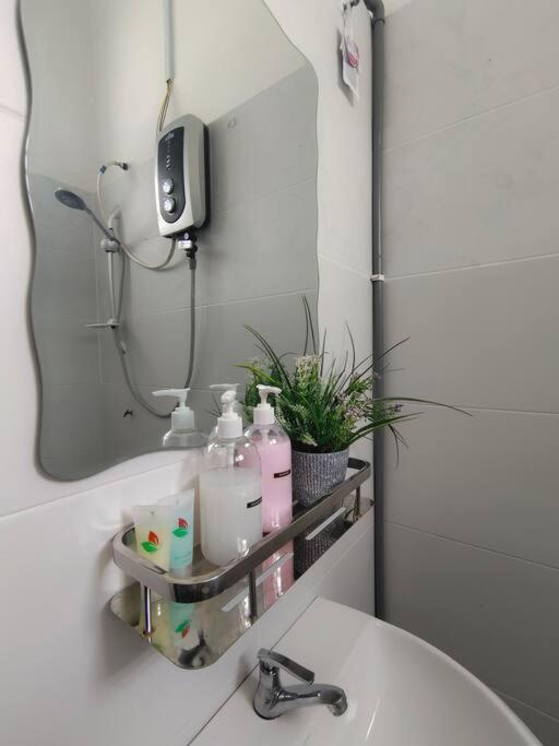 Rumah Aina Homestay Bukit Changgang Private Pool Kampong Melot Exterior foto