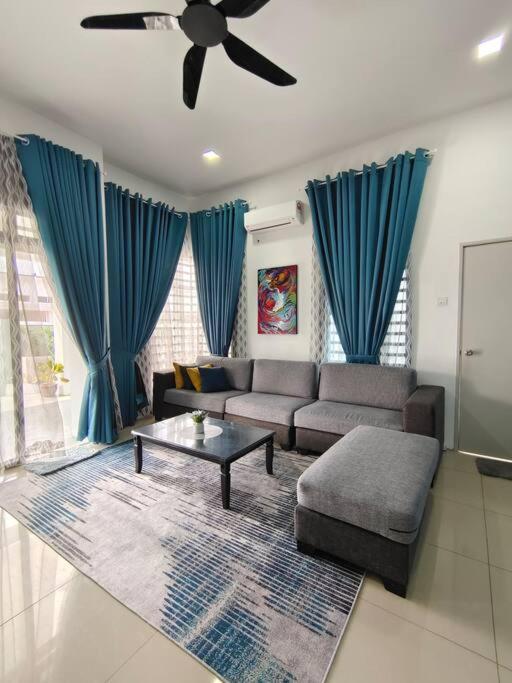 Rumah Aina Homestay Bukit Changgang Private Pool Kampong Melot Exterior foto