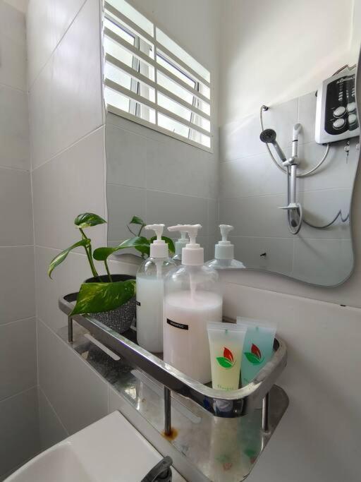 Rumah Aina Homestay Bukit Changgang Private Pool Kampong Melot Exterior foto
