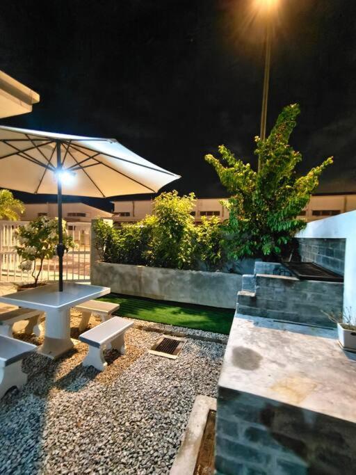 Rumah Aina Homestay Bukit Changgang Private Pool Kampong Melot Exterior foto