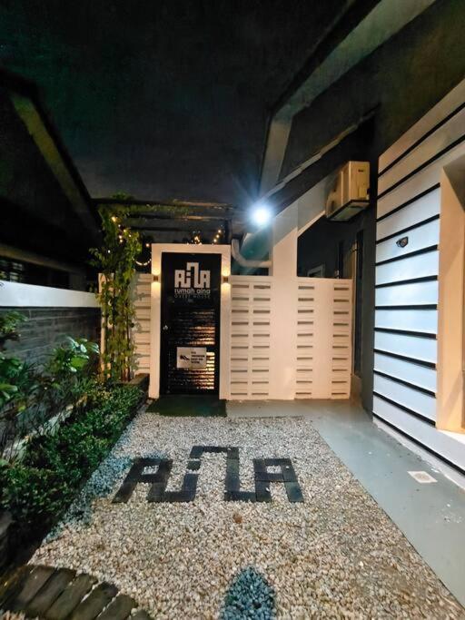 Rumah Aina Homestay Bukit Changgang Private Pool Kampong Melot Exterior foto