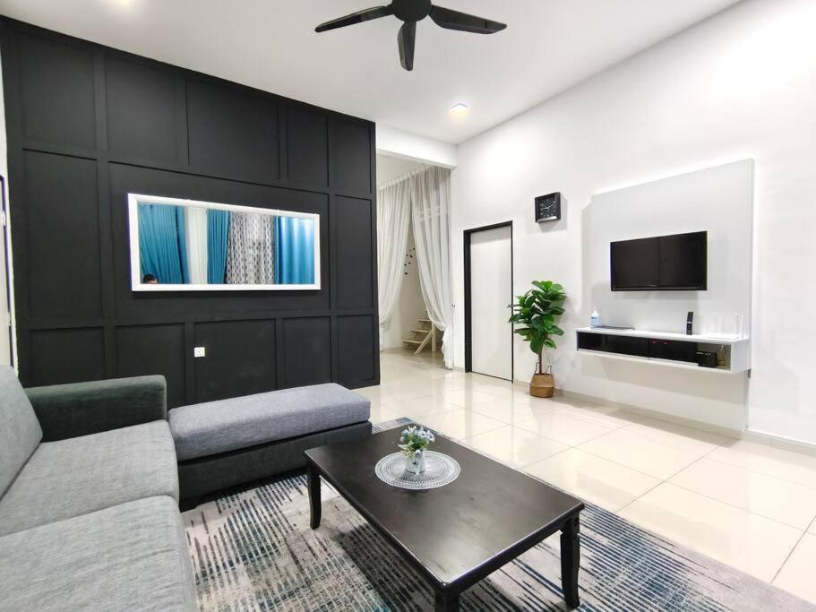 Rumah Aina Homestay Bukit Changgang Private Pool Kampong Melot Exterior foto